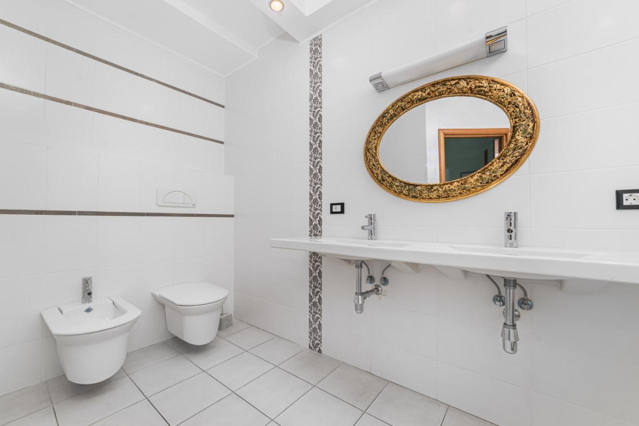 Classical Deribasivska 3-Bedrooms Apartment Οδησσός Εξωτερικό φωτογραφία