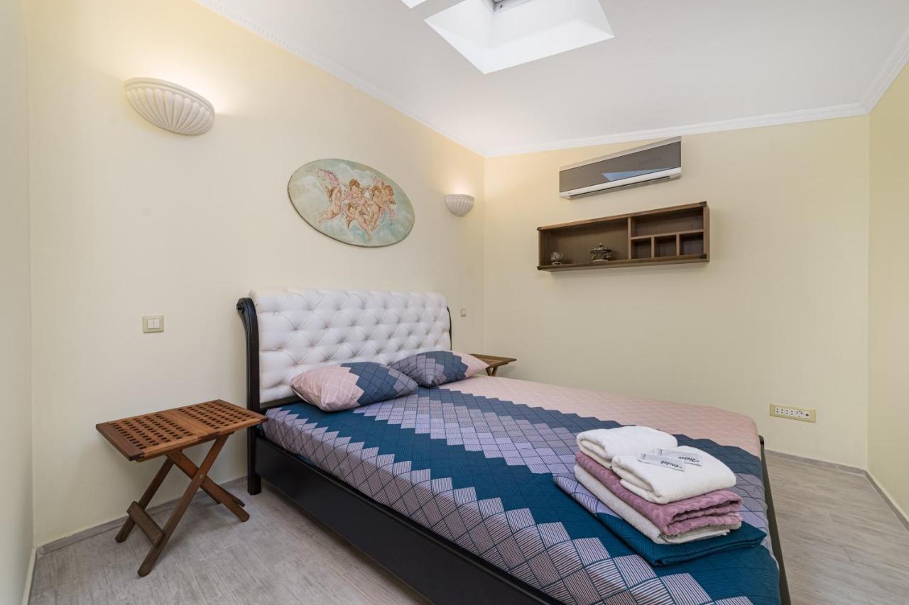 Classical Deribasivska 3-Bedrooms Apartment Οδησσός Εξωτερικό φωτογραφία