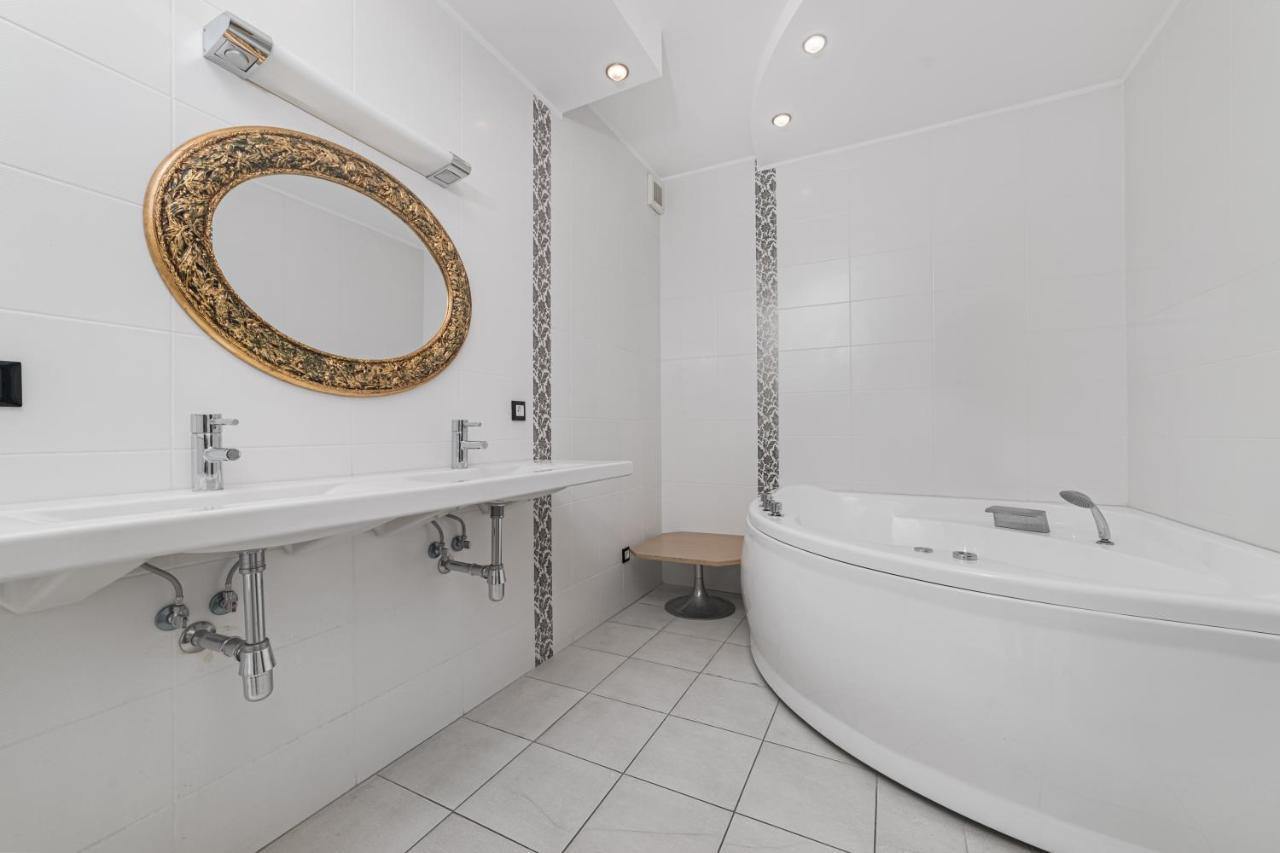 Classical Deribasivska 3-Bedrooms Apartment Οδησσός Εξωτερικό φωτογραφία