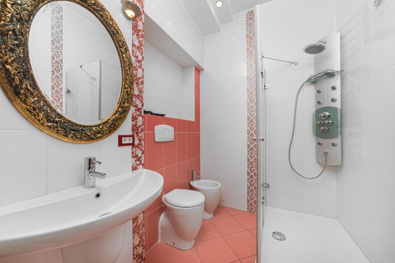 Classical Deribasivska 3-Bedrooms Apartment Οδησσός Εξωτερικό φωτογραφία
